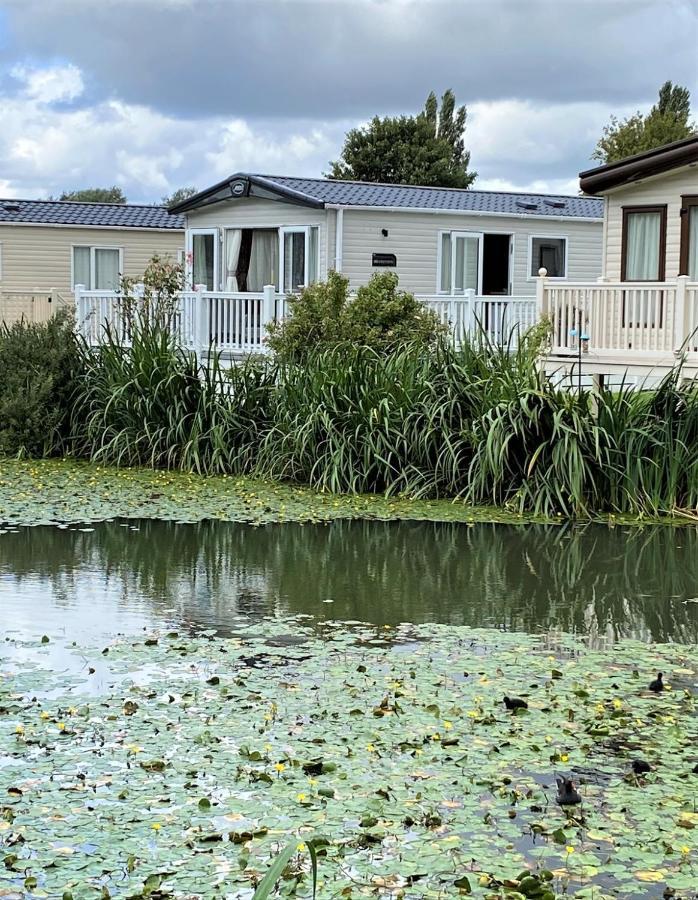 Lilly Pad Villa South Cerney Bagian luar foto