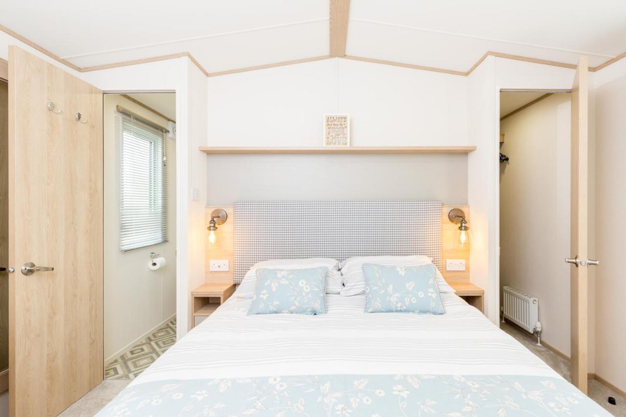 Lilly Pad Villa South Cerney Bagian luar foto